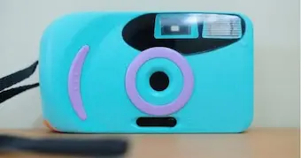 Kamera analog yang dicat ulang